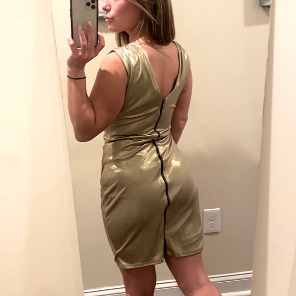 Andrew Marc Ruched Gold V-Neck Sheath Dress Size 2 - Picture 8 of 12